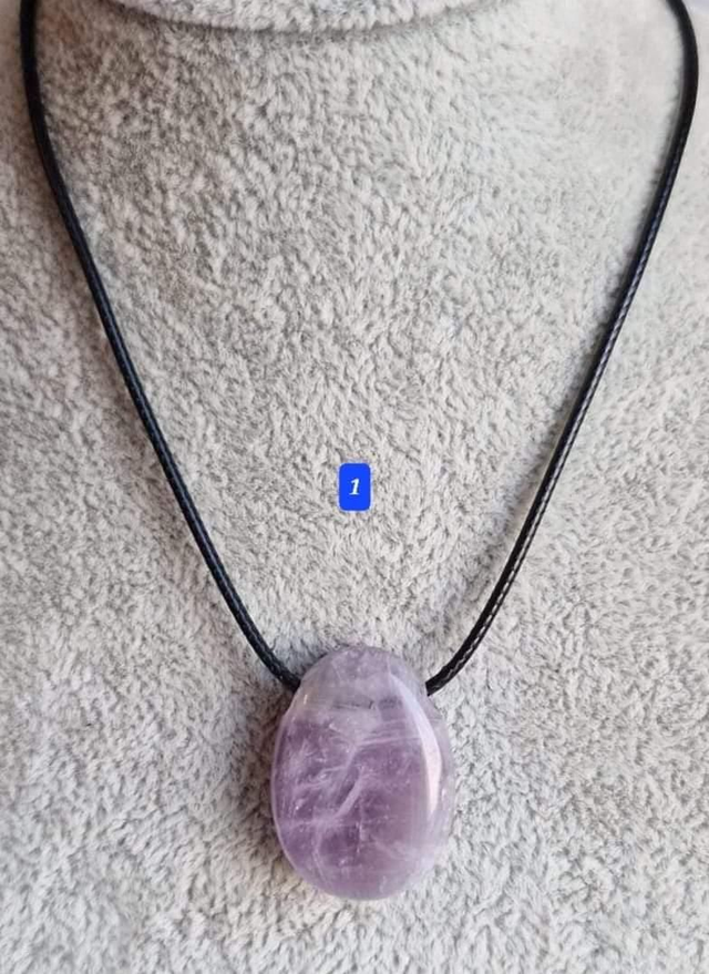 Améthyste rubanee 1 pierre percée avec cordon 