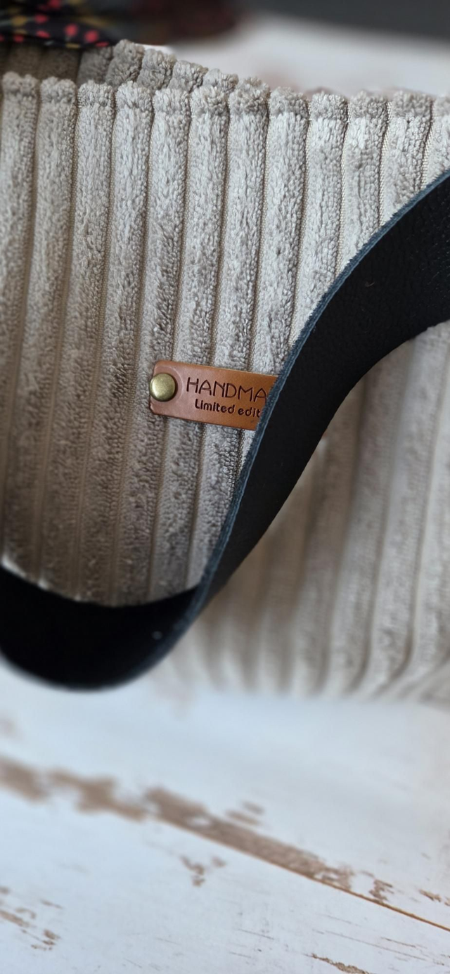 Sac à main porté épaule velours beige