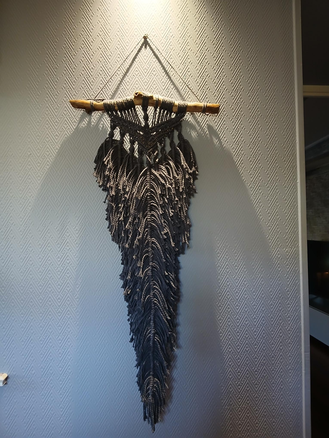 Suspension murale en macramé gris anthracite – style bohème chic