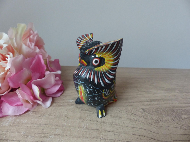 Figurine hibou en bois sculpté Art Indonésie, Hihou sculpture sur bois noir et jaune peint à la main vintage décoration Boho