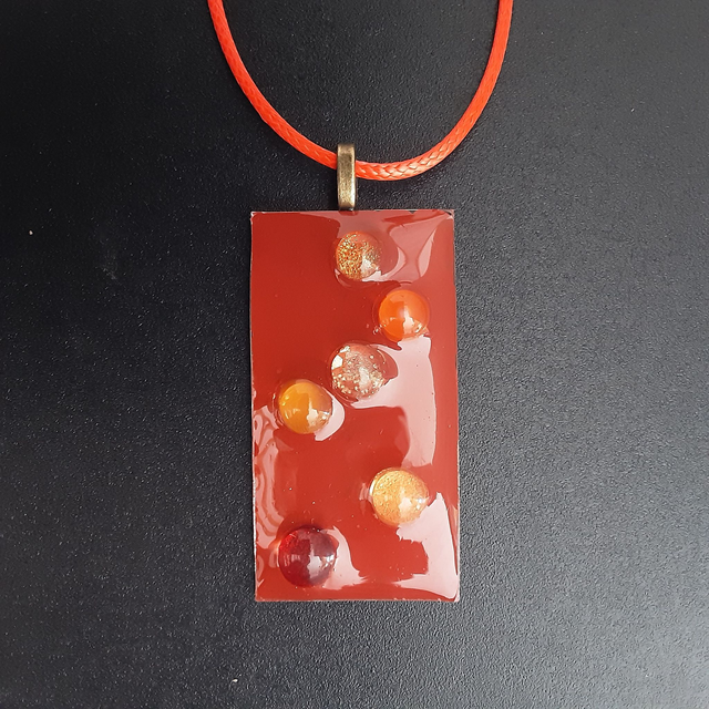 Pendentif rectangle collection cabochon fond rouille et cabochon camaïeu de rouge