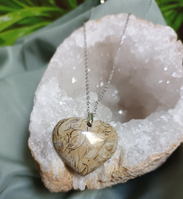 Pendentif cœur en jaspe coquille