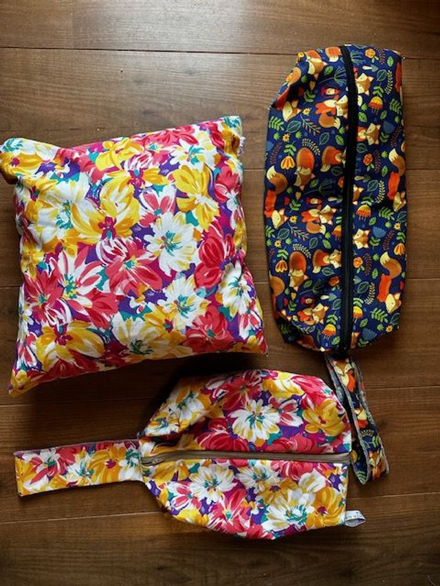 Large Bag+Medium bag+ Flower pillow. (Different fabrics can be chosen at no extra cost) 