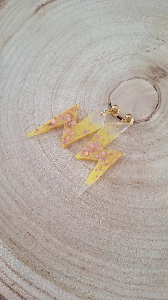 Boucles d'oreilles éclair jaune paillettes roses