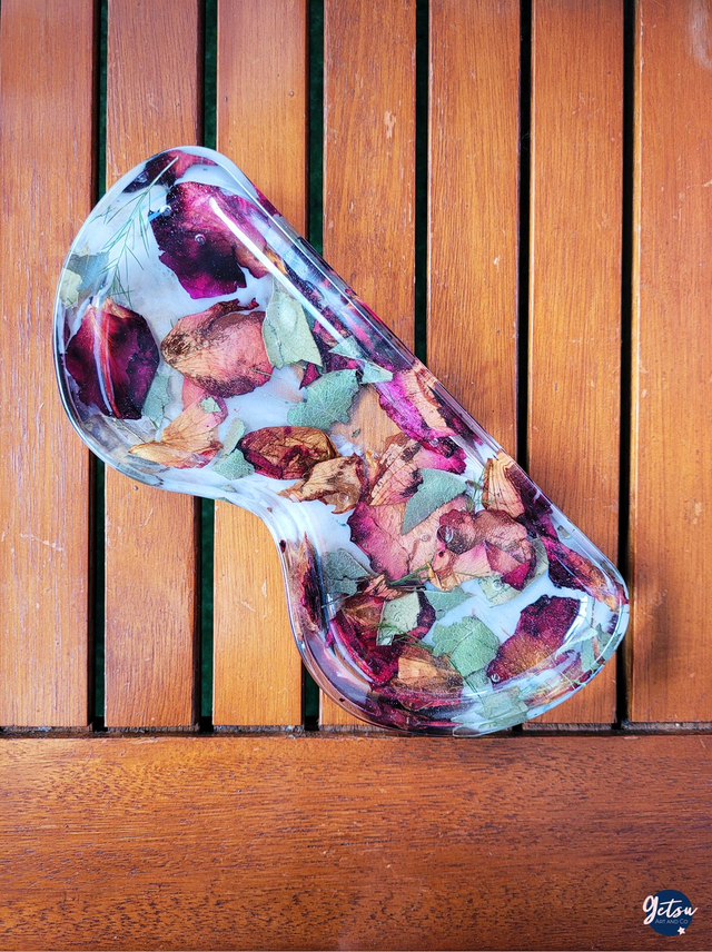 Repose-lunettes ovale et fleurs séchées