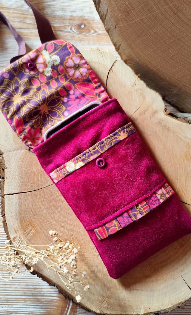 Porte téléphone en suédine fuchsia ✨