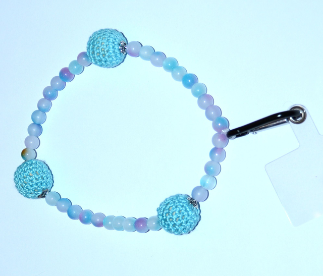 D16 - Dragonne téléphone perles verre bleues