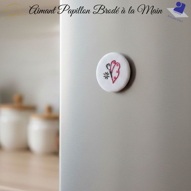 Aimant Papillon Brodé à la Main – Pièce Unique &amp; Artisanale