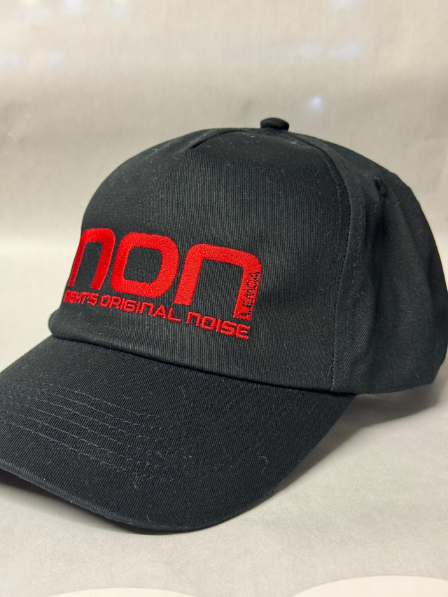 Gorra bordada NON
