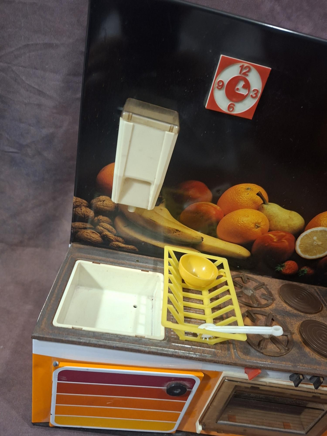 Jouet cuisine vintage années 70 dans son jus
