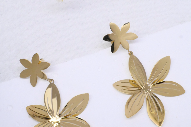 Boucles d’oreille pendante fleur 