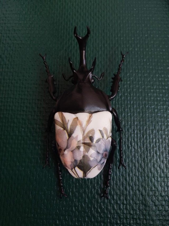 Scarabée à suspendre fleurit