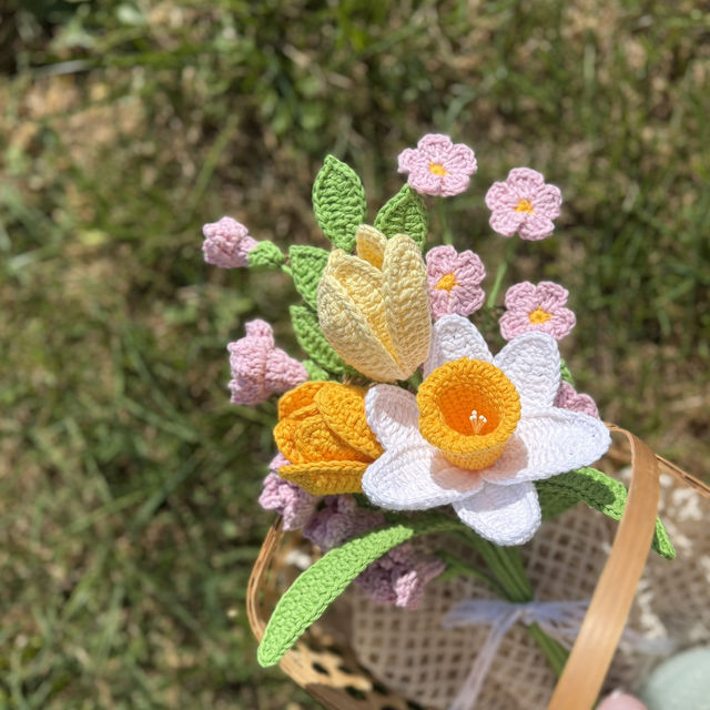 Bouquet de jonquille et tulipes