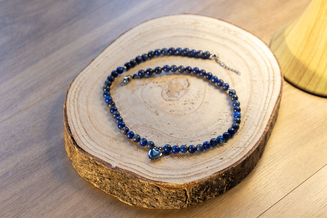 Collier ras de cou LAPIS LAZULI et pendentif coeur - "Cœur d'Azur"