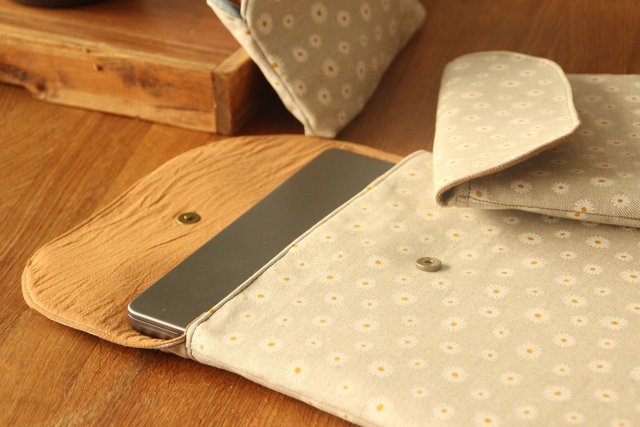 Pad/Tablet Case with White Floral Pattern – Mini Pouch Available as an Add-On