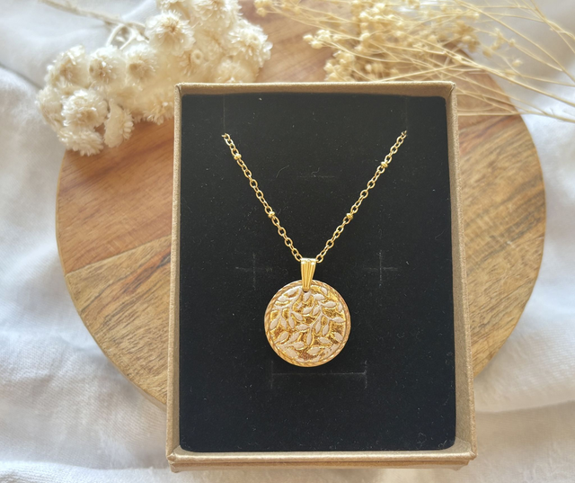 Collier feuillage blanc