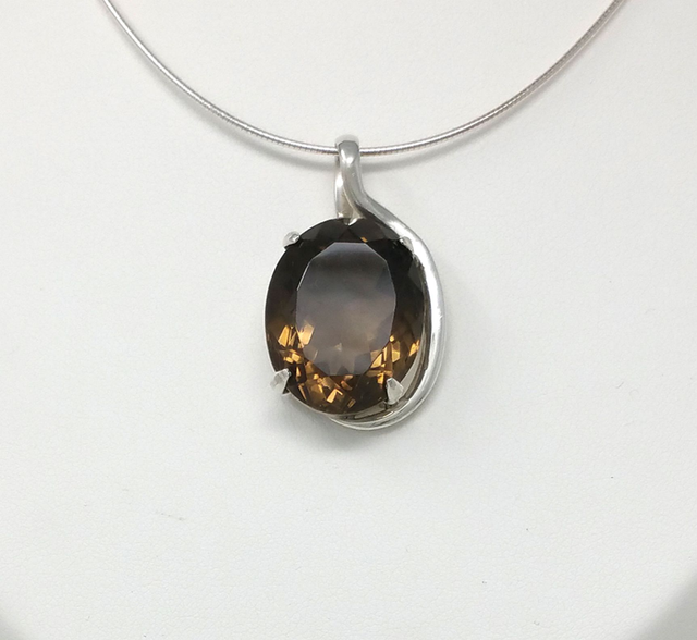 PENDENTIF CABOCHON FACETTE DE QUARTZ FUME CERTI DE 4 GRIFFES D'ARGENT MASSIF VENDU SANS CHAINE - 9926