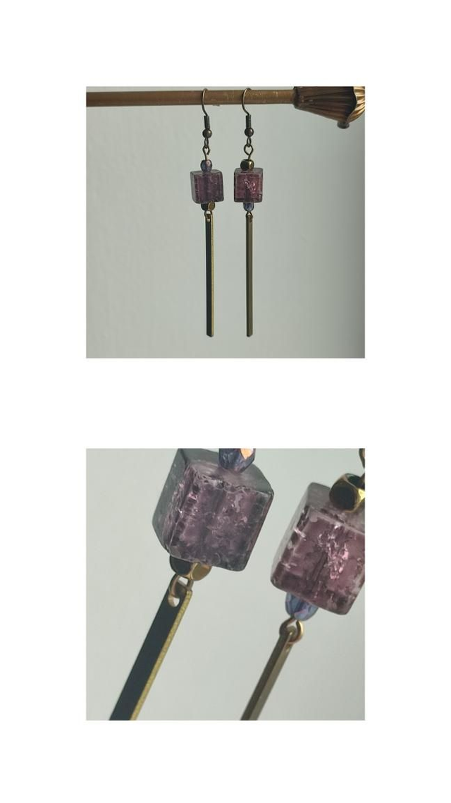 Boucles d&#039;oreilles carrés en verre violet et laiton bronze, sans nickel, pièce unique 