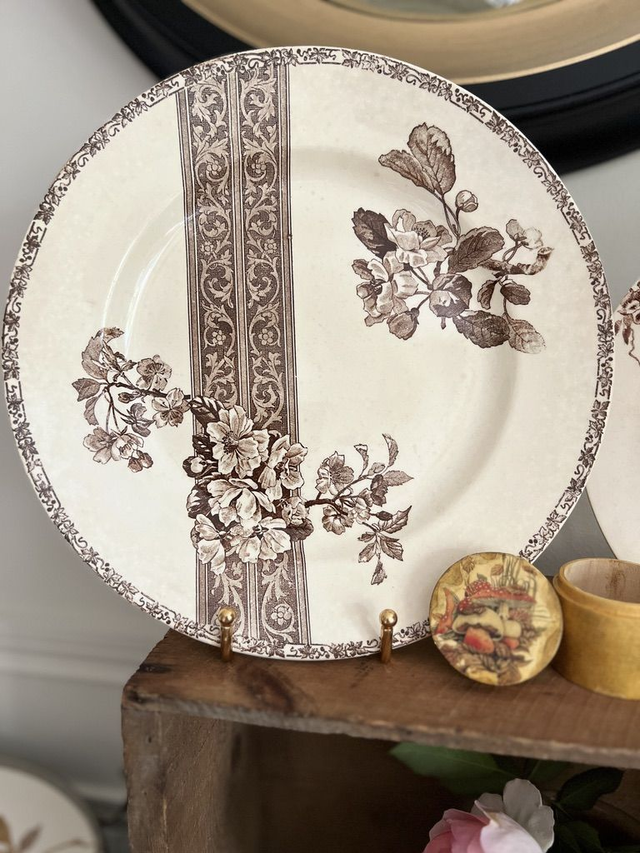 EMILE - Plat rond Choisy le Roi pour E. Bourgeois - Le Grand Dépôt - Terre de Fer