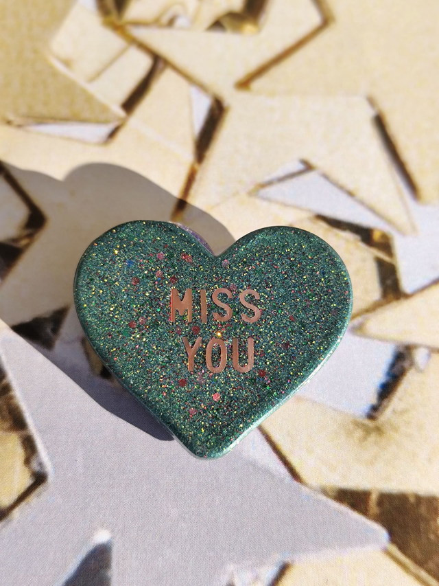 Broche cœur à paillettes - message : MISS YOU