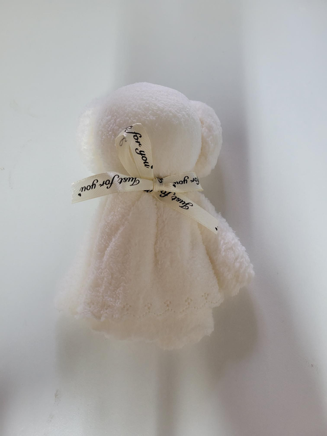 Petite serviette ourson blanche