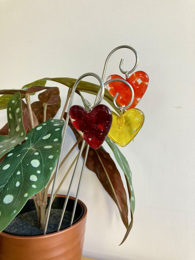 Heart plant stake