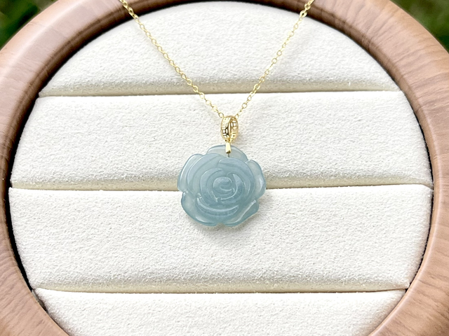 Pendentif Fleur bleue (18k)