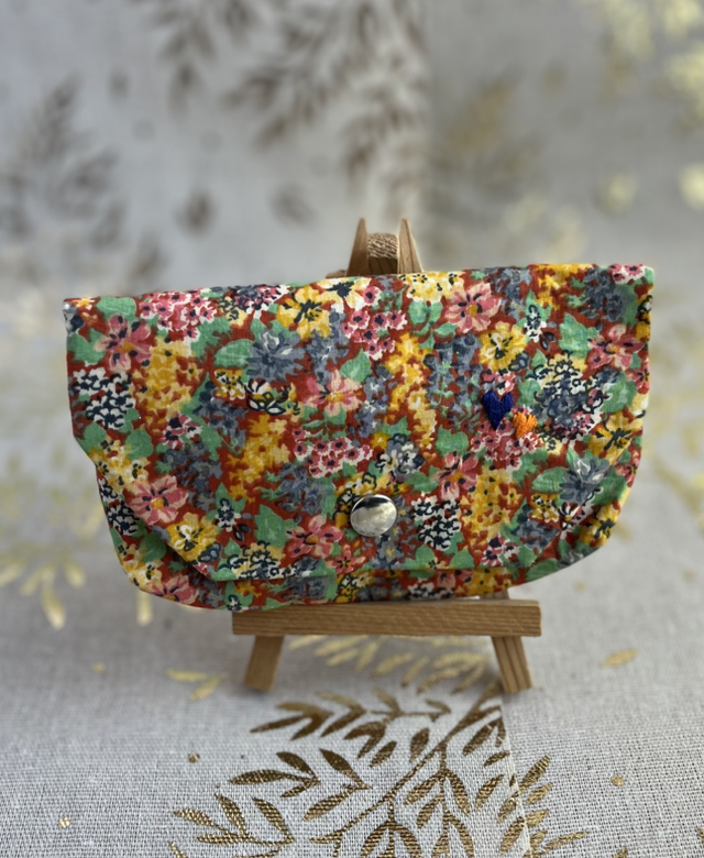 Petite pochette brodé coeur bleue