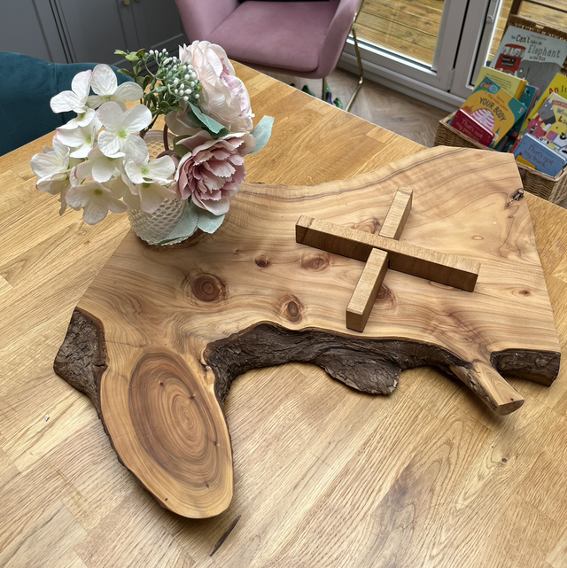 Oak space saving pot stand