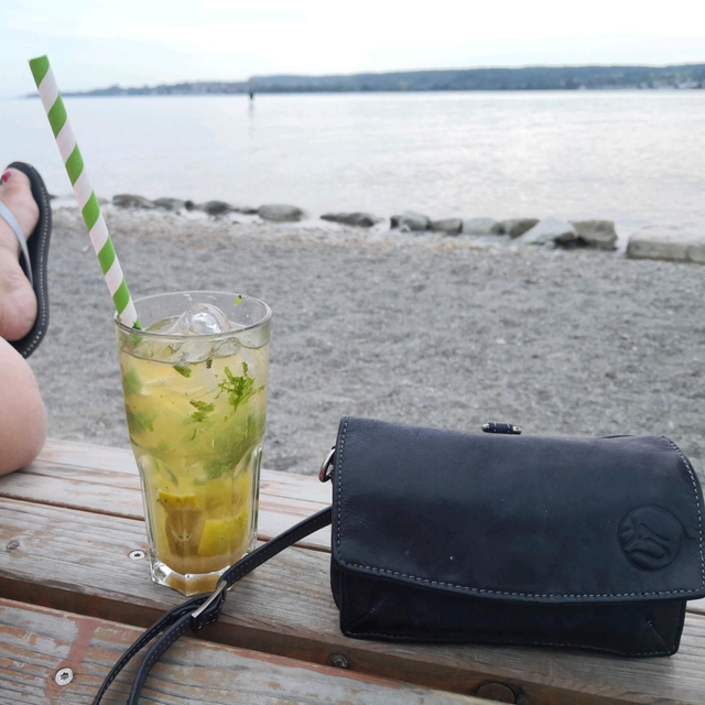multitasche schwarz Leder vorbestellen