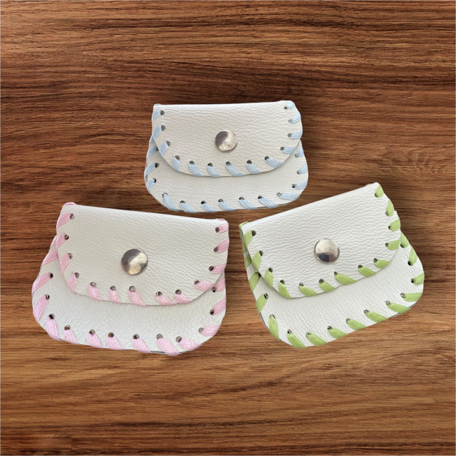 Pochette à chapelet en cuir blanc