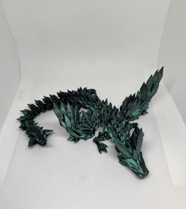 Dragon cristal avec des ailes 