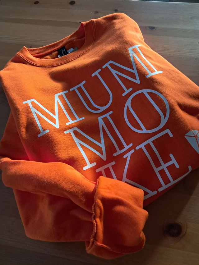 MUMMOKE-collegepaita (L)