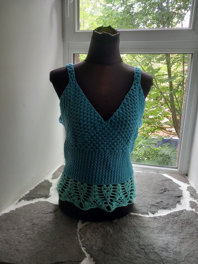 Débardeur bleu dentelle