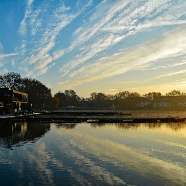 Wolkenstreifen über dem Aasee