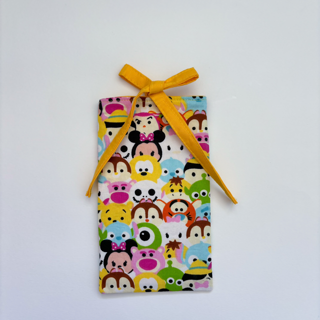Magical sunglasses pouch