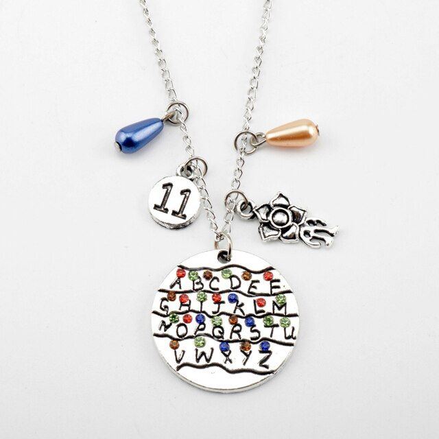 Collana Stranger Things lettere e ciondoli
