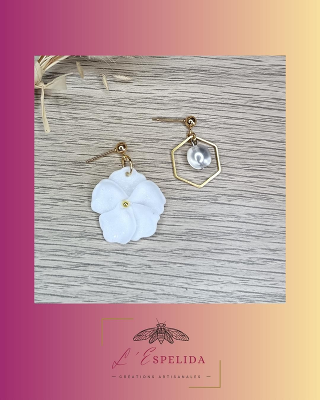 Les âmes soeurs - fleur et perle blanches nacrées et dorées 