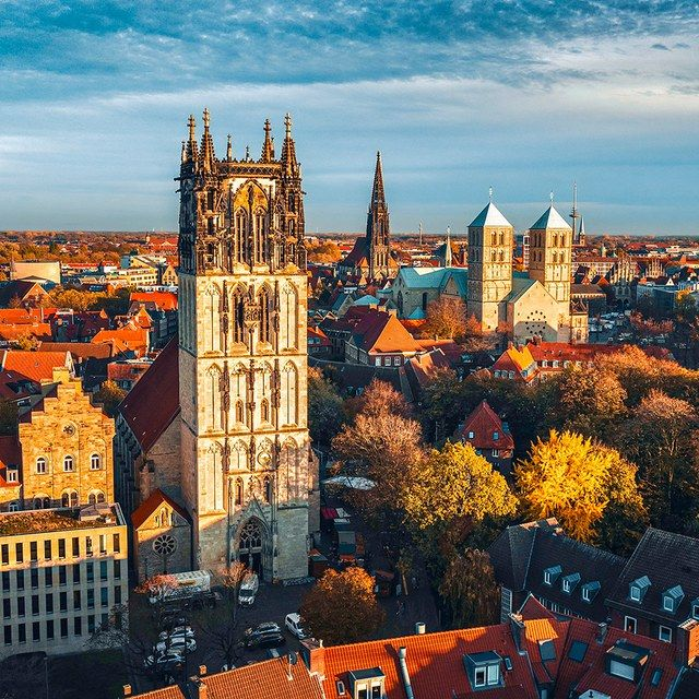 Überwasserkirche im Herbst