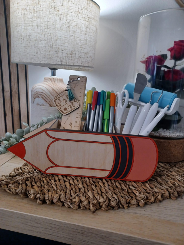 Pot à crayons en bois 3 compartiments – Cadeau personnalisé