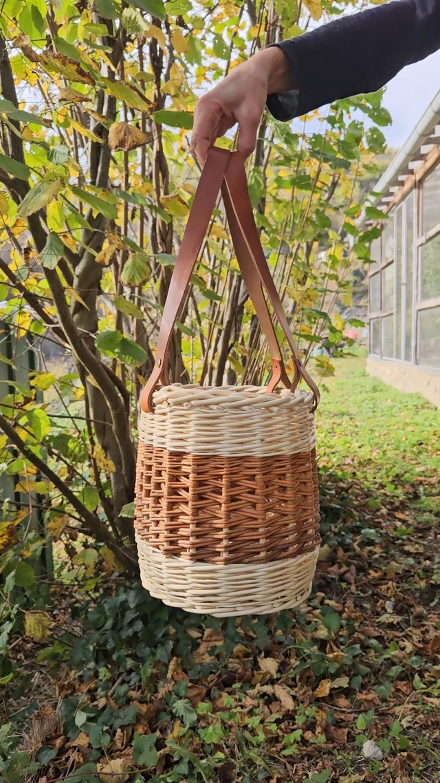 Petit cabas en osier avec anses cuir