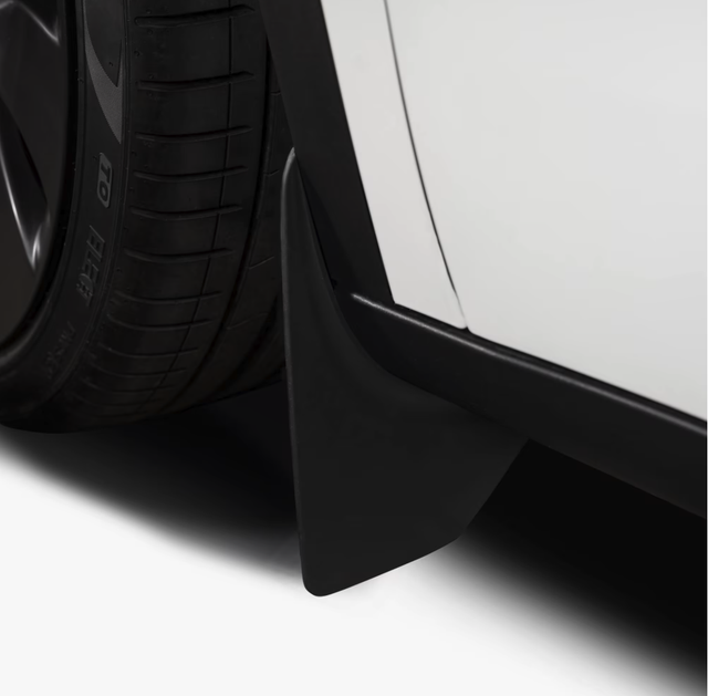 Model Y:n roiskeläpät