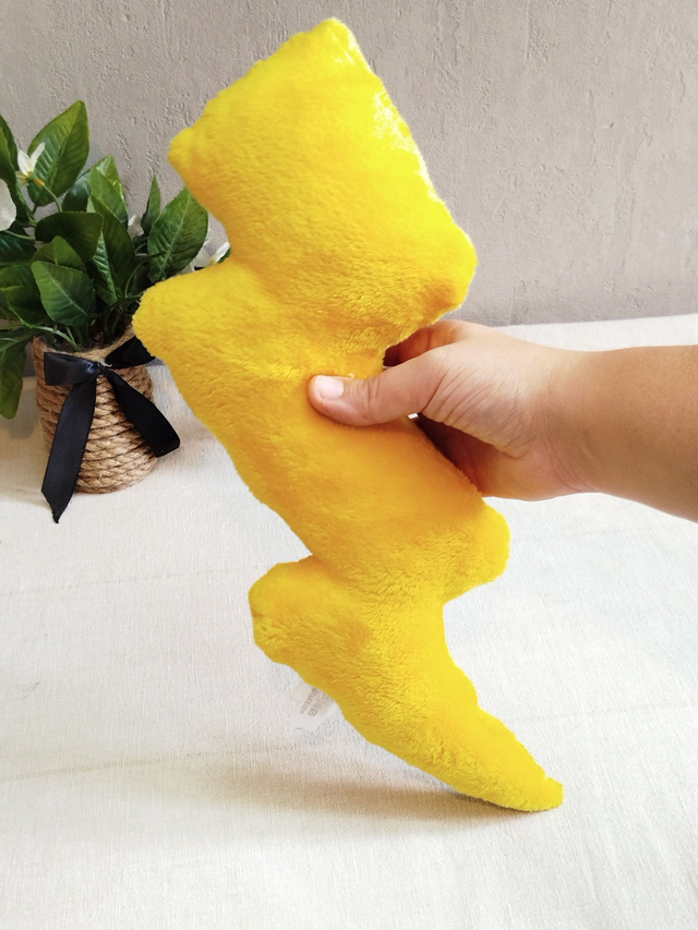 Coussin forme d'éclair, orage jaune
