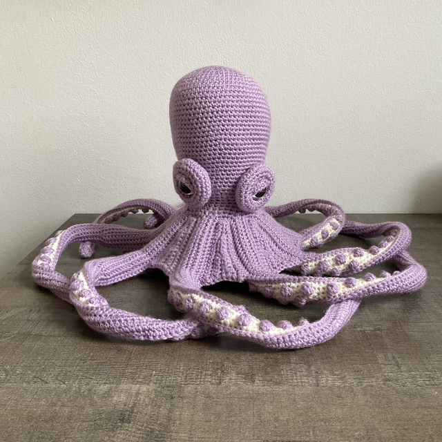 Peluche Paul le poulpe violet au crohet