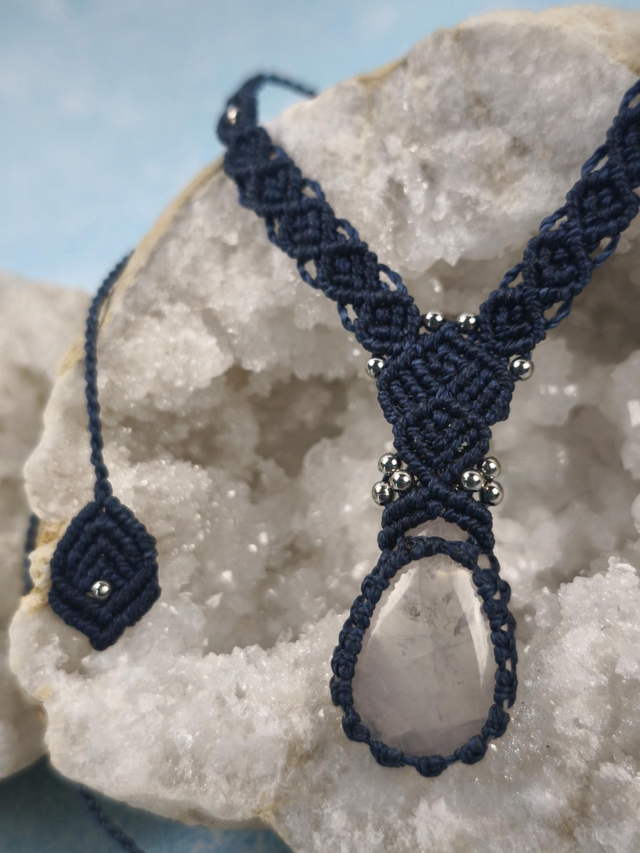 Collier bleu nuit pierre de lune