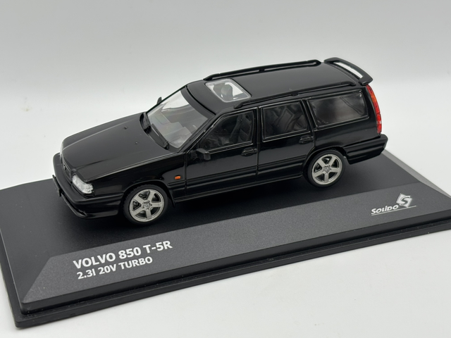 Solido '95 Volvo 850 T-5R Kombi in Schwarz - 1:43