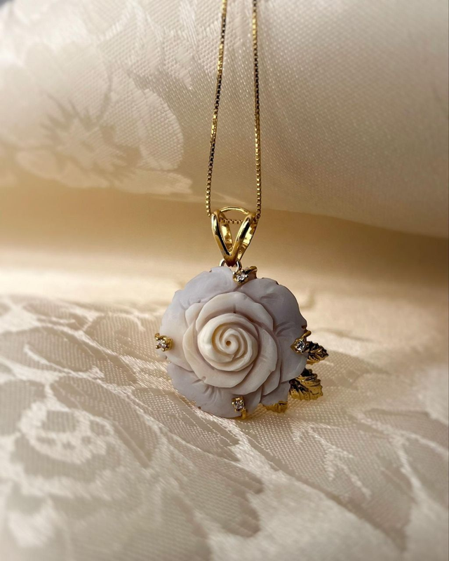 Pendente Rosa Aurea in Cammeo