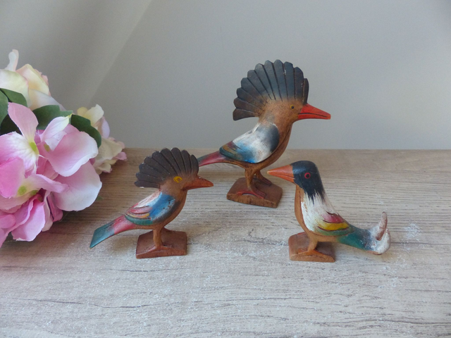 Sculptures d'un Oiseau et deux Roadrunners en Bois Sculptés et Peints à la main, Statuettes Oiseaux Décoratifs en Bois Art Populaire Vintage
