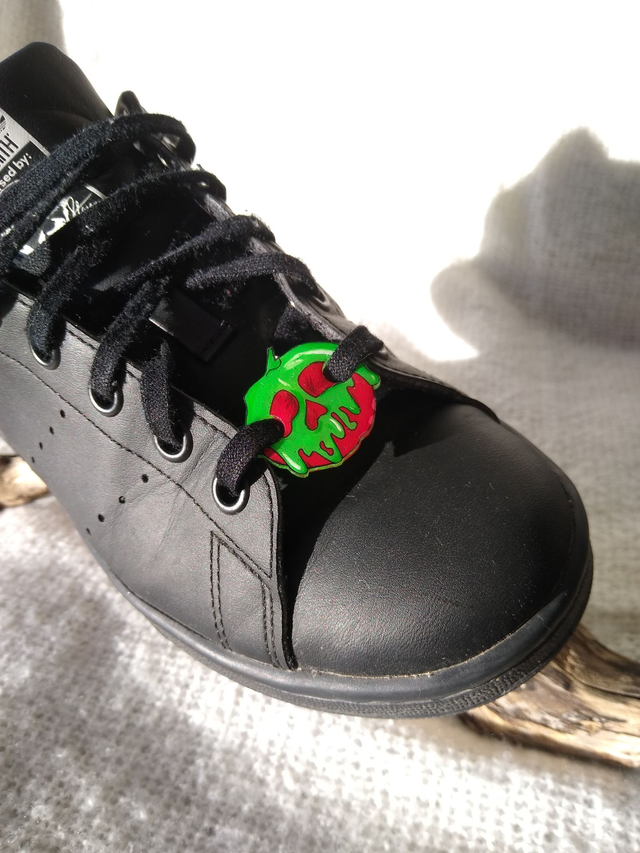 Déco de Lacet Pomme Empoisonnée