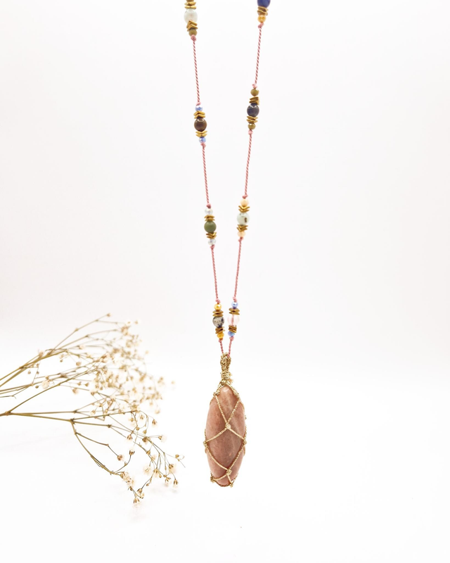 Collier pendentif Pierre du Soleil